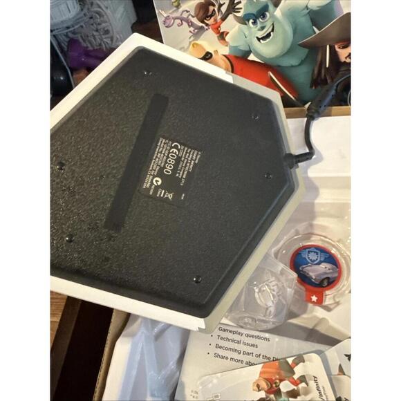 Disney Infinity 3.0 Portal Base And Figures Microsoft Xbox 360. Open Box - Picture 5 of 6